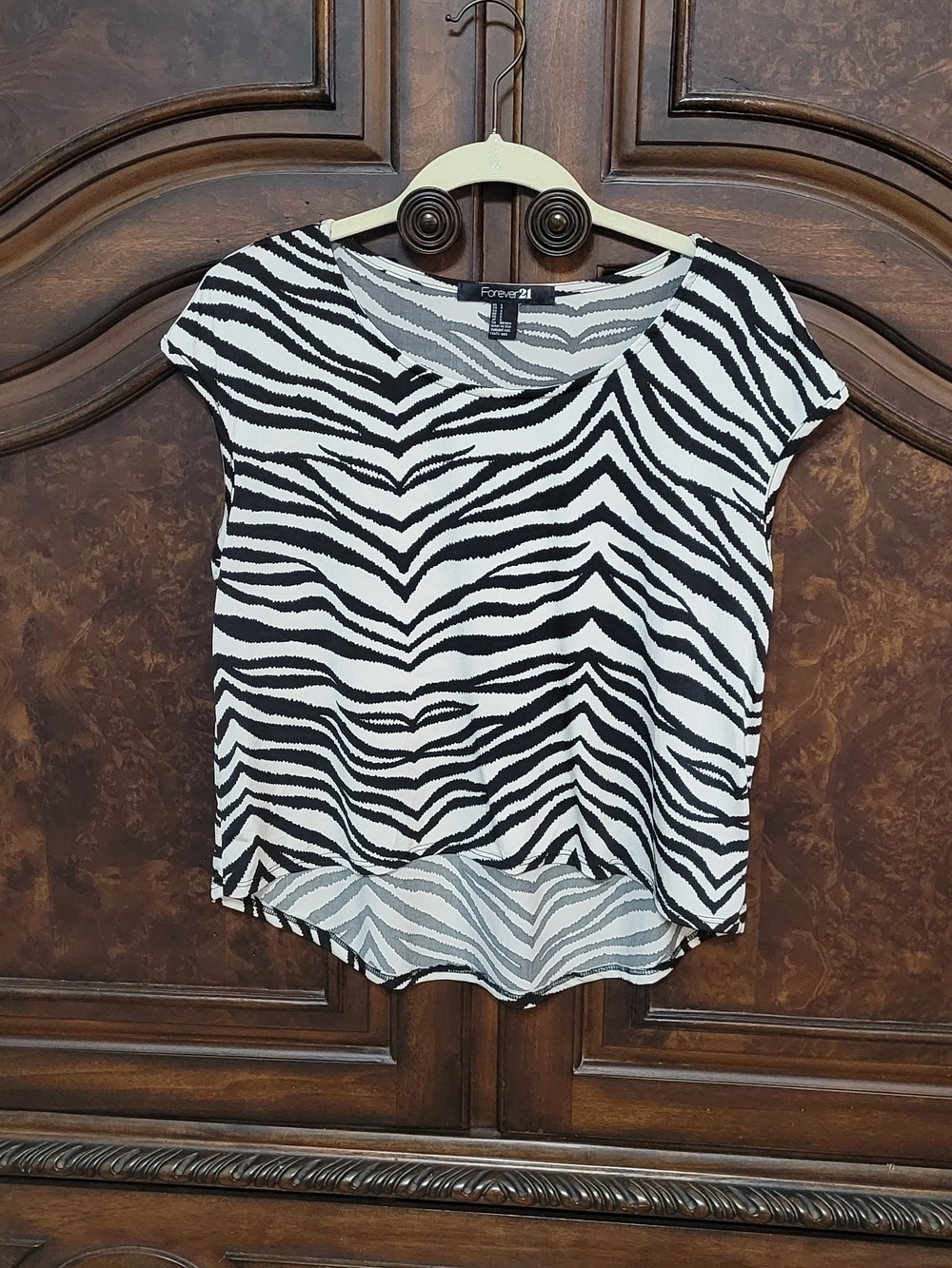 Forever 21 Black & White Zebra Print Short Sleeve Top